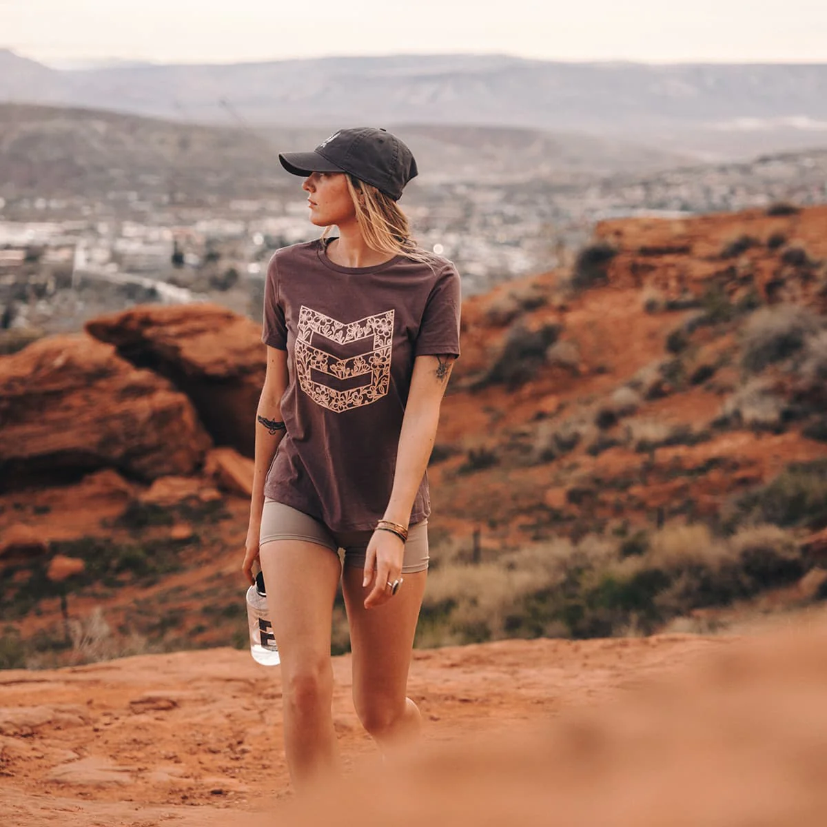 WOMEN'S FLORAL ICON TEE - Image 5