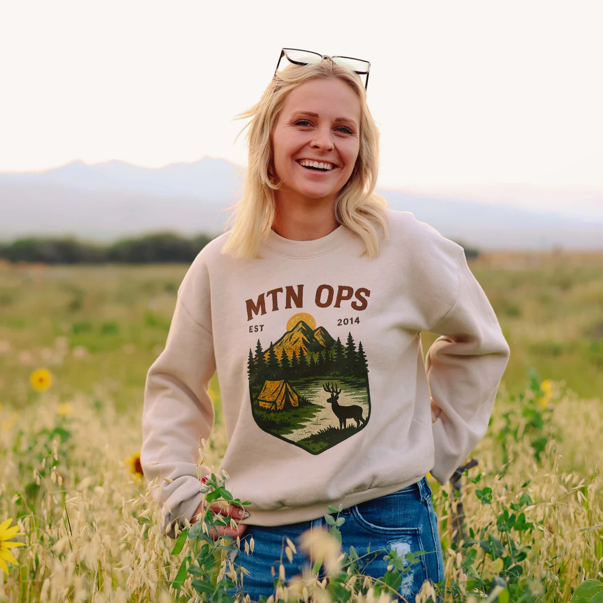 WOMEN'S MTN VIEW CREWNECK - Image 2